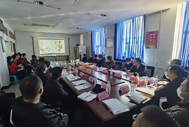 孙东深入足球网制药有限责任公司主持召开现场